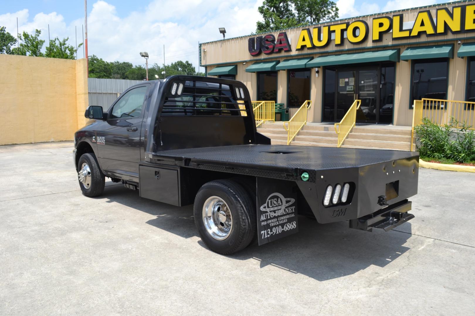 2018 GRAY /BLACK RAM 3500 with an CUMMINS 6.7L TURBO DIESEL engine, AISIN A465 6SPD AUTOMATIC transmission, located at 9172 North Fwy, Houston, TX, 77037, (713) 910-6868, 29.887470, -95.411903 - Photo#6